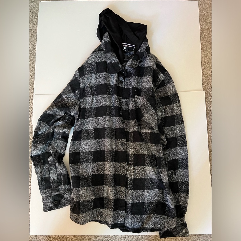 Hooded Flannel nice casual wear size Medium